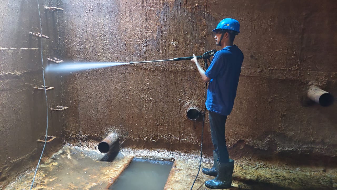 India Tank Cleaners performing commercial tank cleaning in Chennai offices