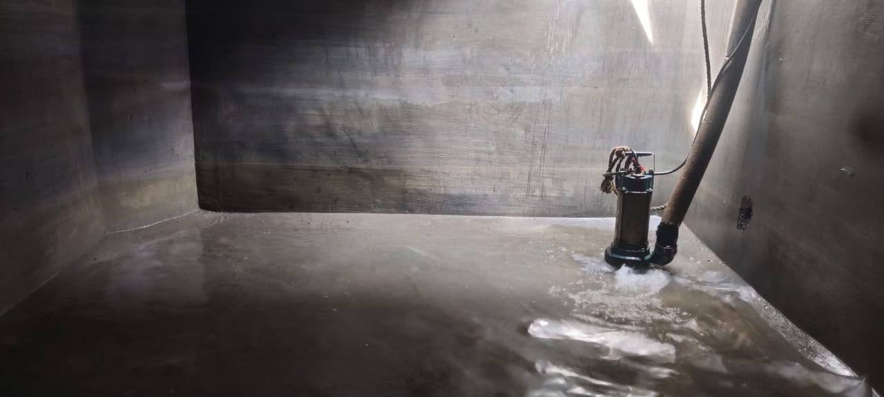 India Tank Cleaners team providing emergency tank cleaning service in a Chennai apartment complex.