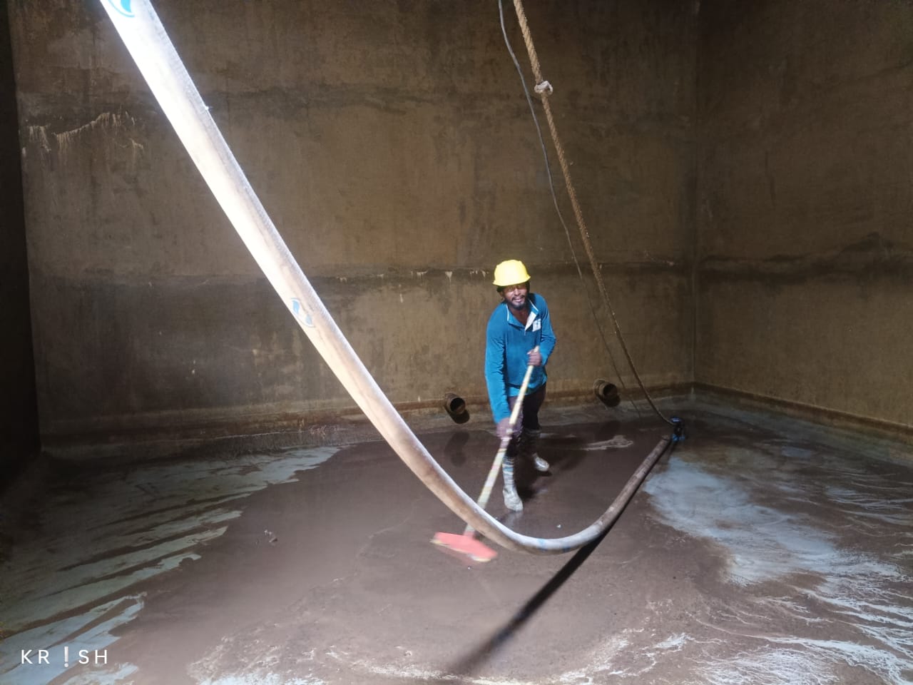 India Tank Cleaners performing industrial tank cleaning in Chennai – heavy-duty cleaning with industrial-grade equipment.