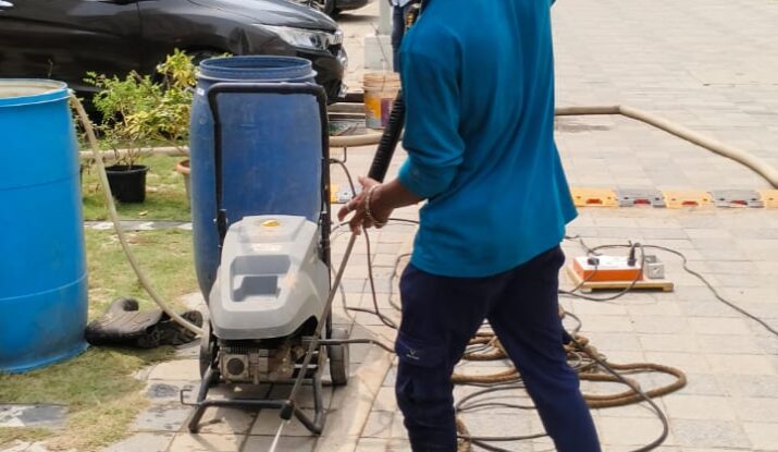 Apartment tank cleaning in Chennai by India Tank Cleaners – technician cleaning a shared residential water tank.