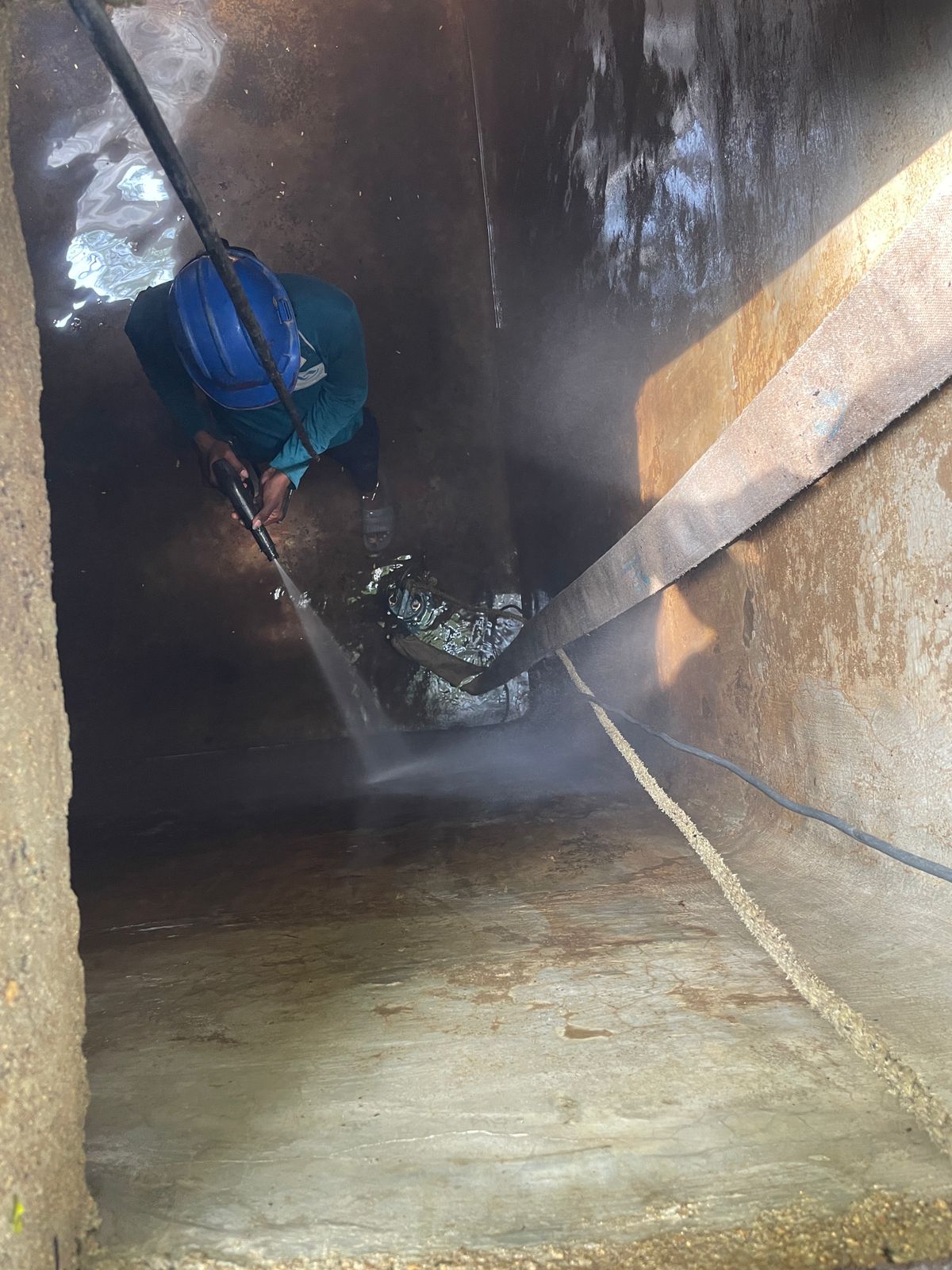 Commercial Water Tank Cleaning Services