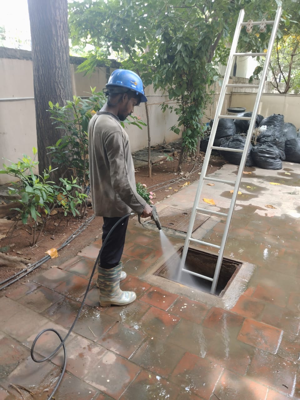 Looking for professional tank cleaning service in Coimbatore. India Tank Cleaners offers overhead & underground water tank cleaning